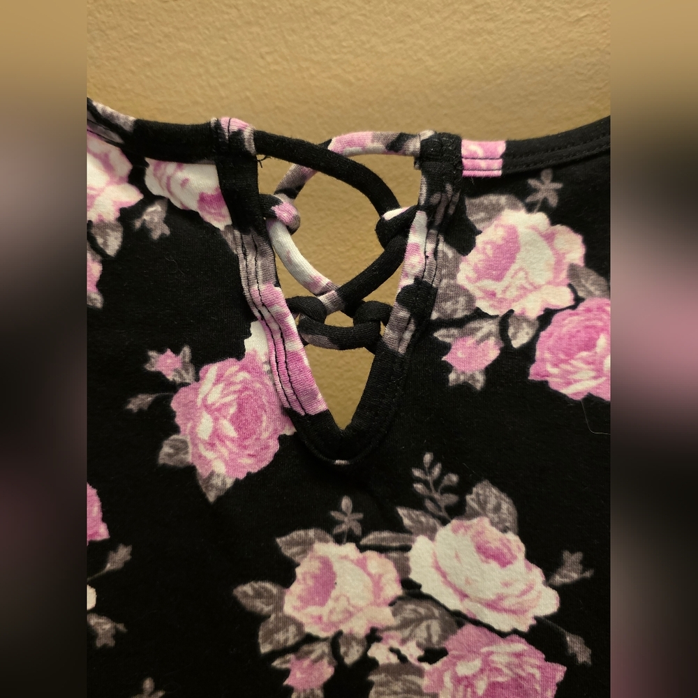 NWT Torrid Black Floral Studio Knit Swing Cami Color Red Rose Away Size 2 - Picture 8 of 14